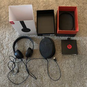 Beats Solo 3 Wireless Headphones by Dre